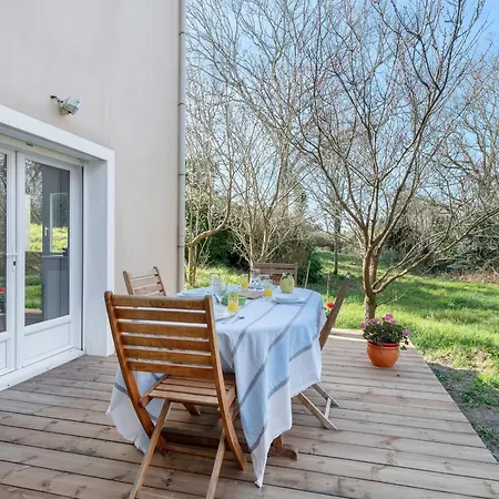 Avec Jardin A 300m De La Plage, Pour 4 *