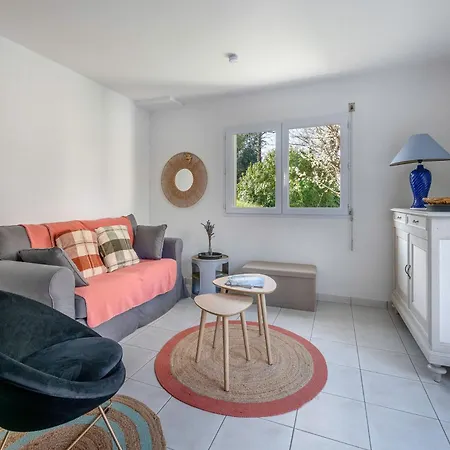 Avec Jardin A 300m De La Plage, Pour 4 Apartment