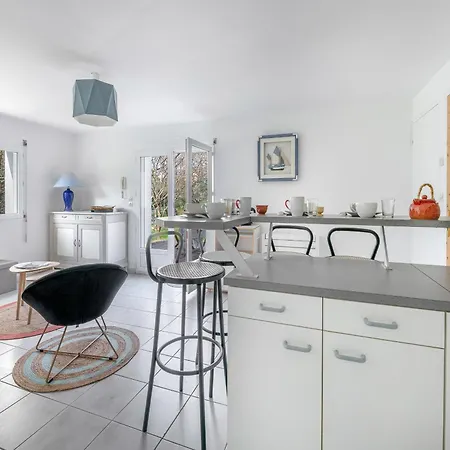 Apartment Avec Jardin A 300m De La Plage, Pour 4 *