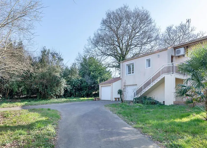 Apartment Maison Familiale Pour 10, 300M De La Plage, Jardin Pornic